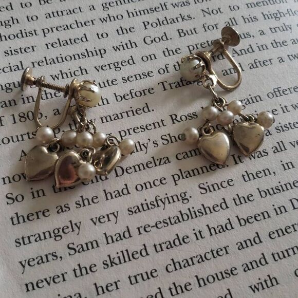 Vintage Golden Hearts and Pearls Earrings - Picture 1 of 4